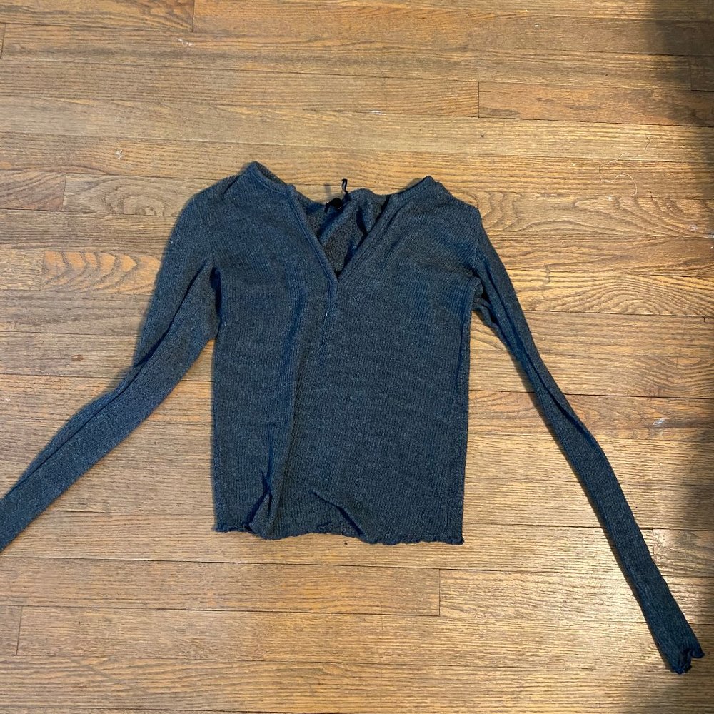 Cropped Gray Long Sleeved T-shirt